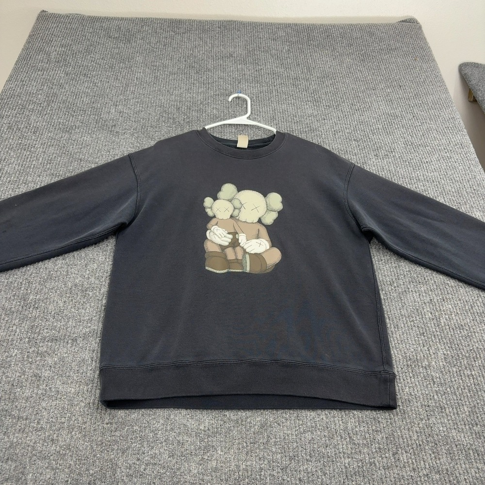 KAWS x Uniqlo Sweatshirt Mens M Black Cotton Graphic Streetwear Art Style